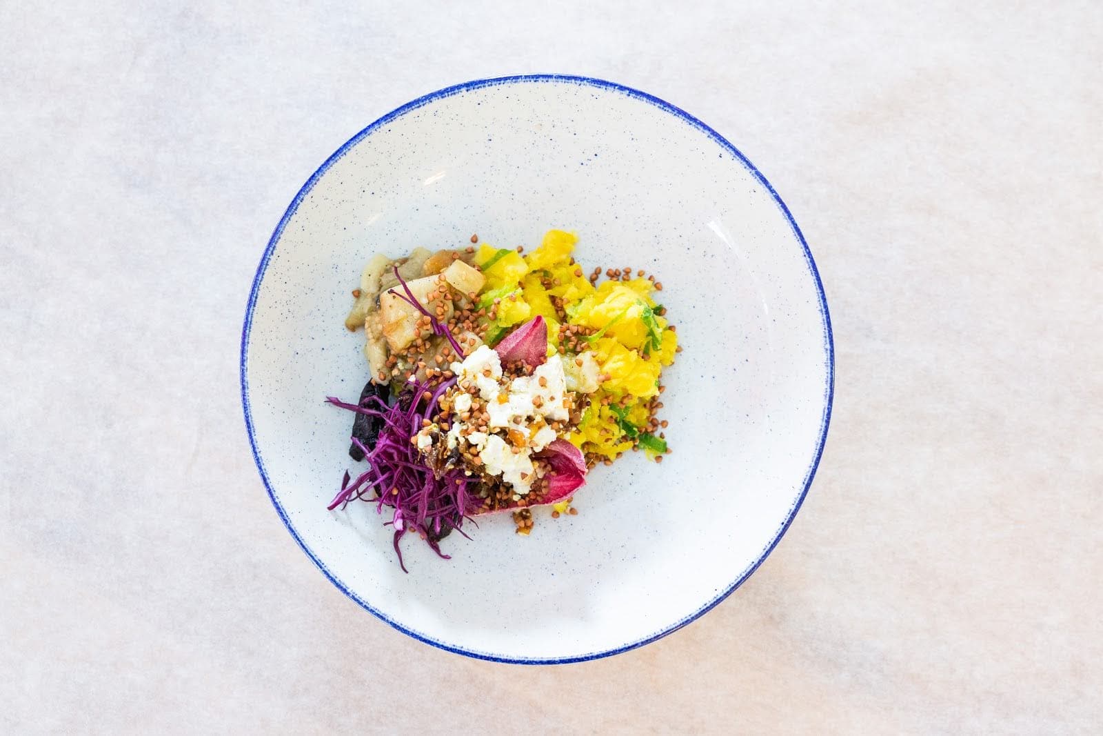 Aardappelsalade met vadouvan, boekweitkorrels, feta, gebrande aubergine, roodlof en labneh #2